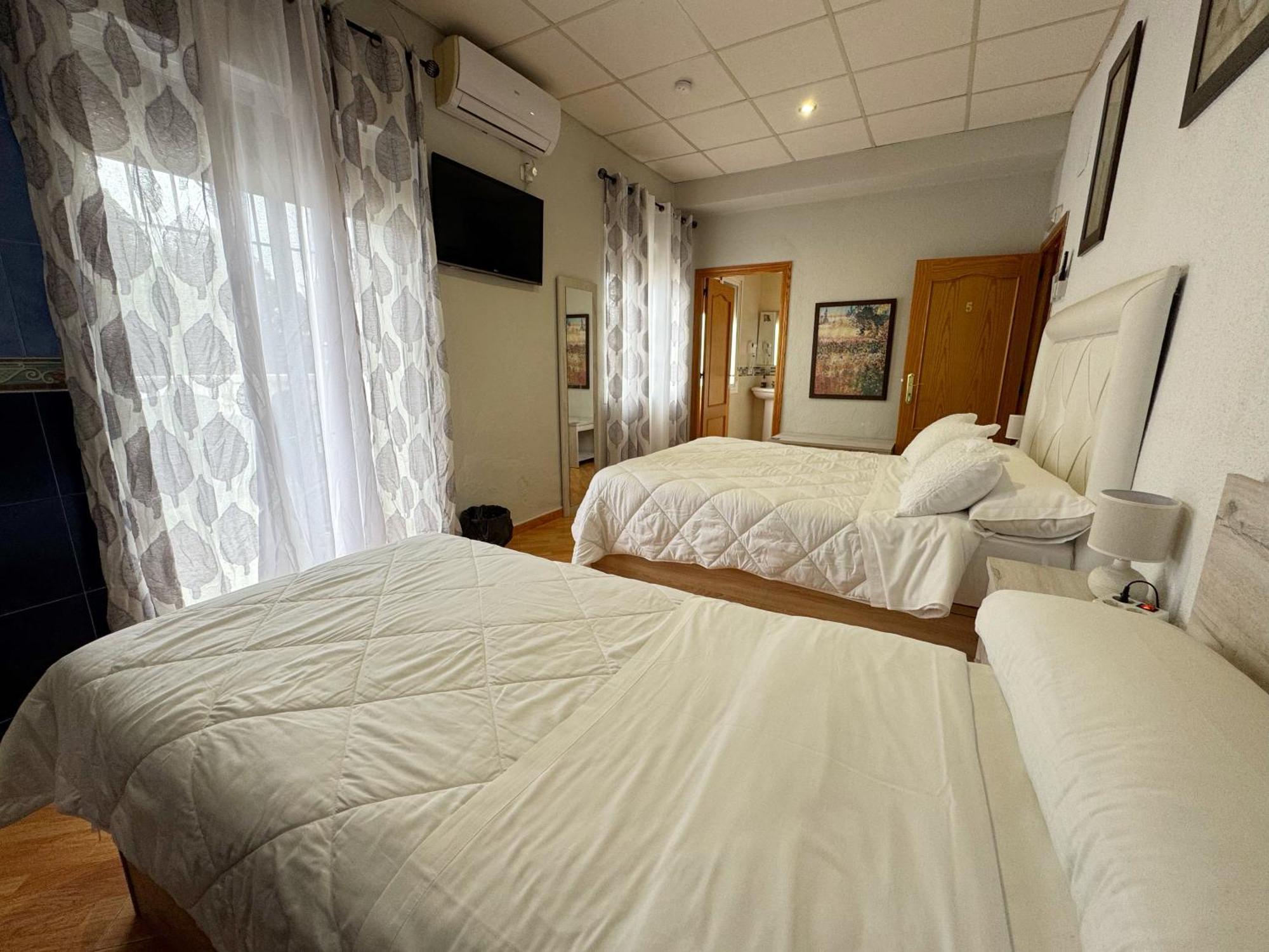Hostal El Brillante - Alojamientos El Duque Cordoba Phòng bức ảnh